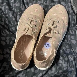 Clarks Women's Beige Floral Sneakers